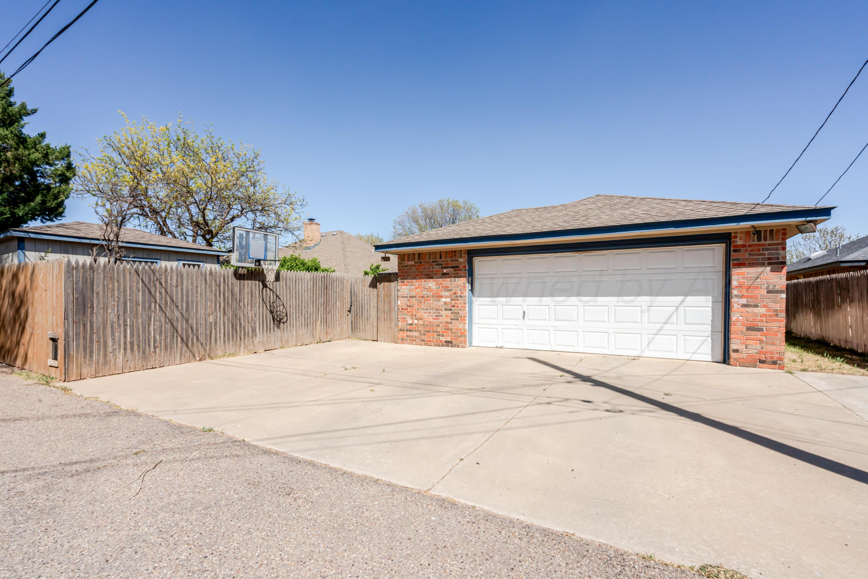8010 Claret Street Amarillo, TX 79110 - Photo 36 of 36 Garage