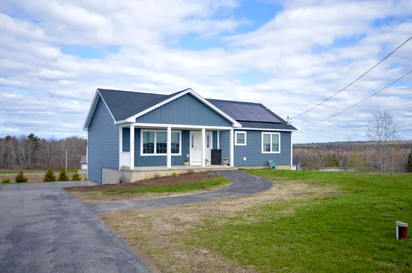 $449,000 | 879 Blackstream Road, Hermon, ME 04401