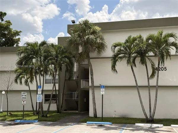 $1,875 | 4205 North University Drive, Unit 202, Sunrise, FL 33351