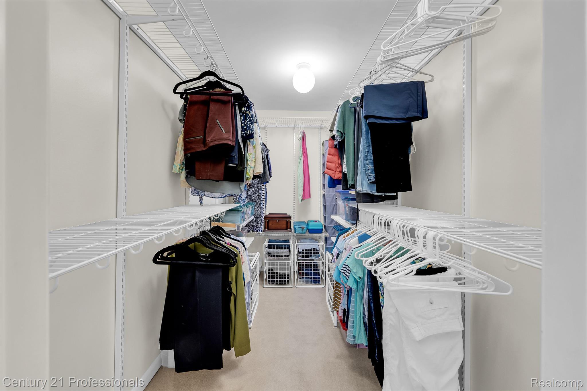 3660 Old Tree Court Rochester, MI 48309 - Photo 21 of 41 Primary bdrm walk-in closet