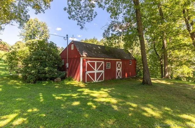a view of a back yard of the house