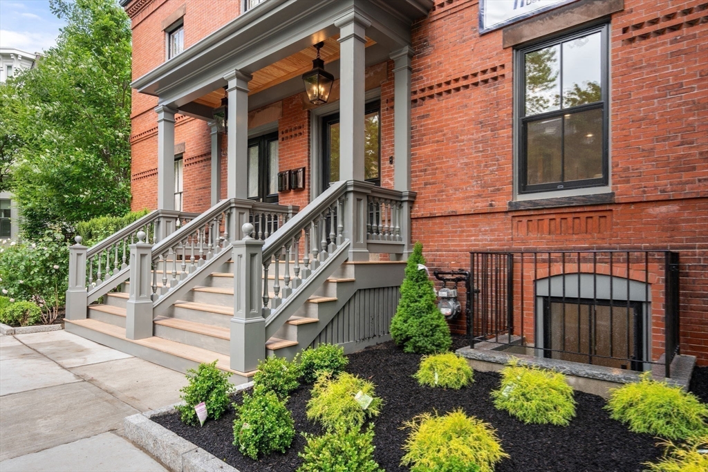 41 Waverly Street Brookline, MA 02445 - Photo 32 of 38 front view of a house with a yard