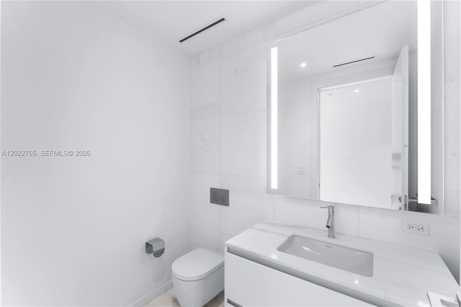 300 Biscayne Blvd Way, Unit 1802 Miami, FL 33131 - Photo 10 of 50 Half Bath