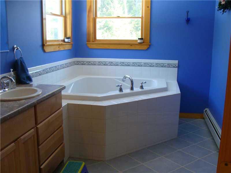 41 Woodland Road Otisfield, ME 04270 - Photo 16 of 22 Bathroom.