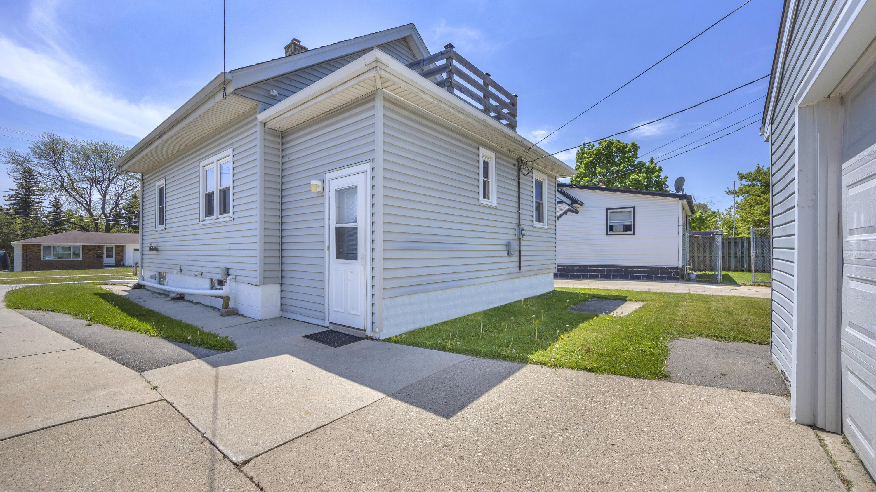 2316 Main Avenue Sheboygan, WI 53083 - Photo 3 of 20 Back Entry