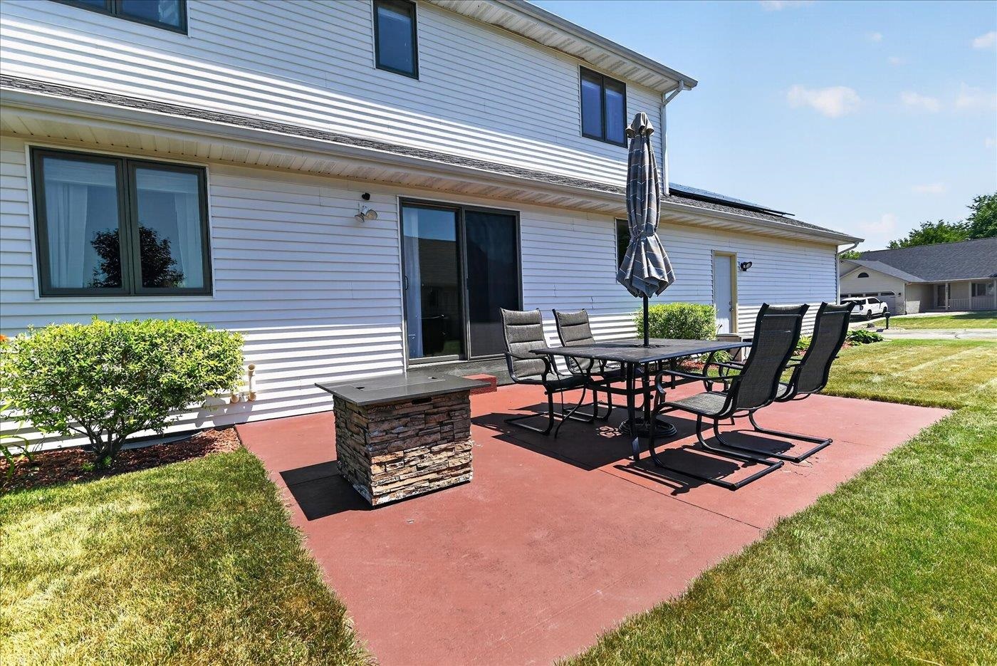606 Cobblestone Way Watertown, WI 53094 - Photo 6 of 54