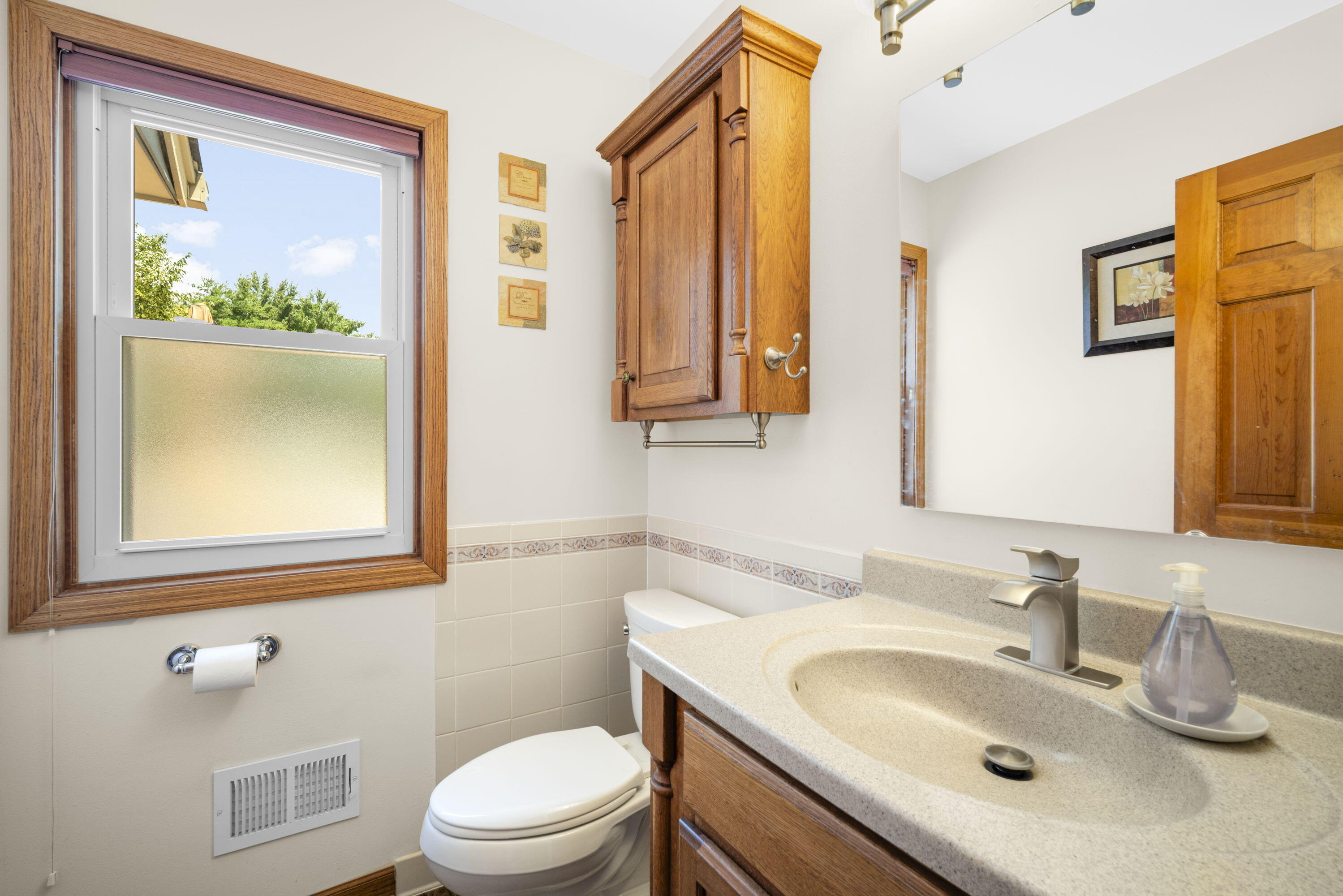 149 Hickory Drive Delafield, WI 53018 - Photo 26 of 43 26_imgDSC03324