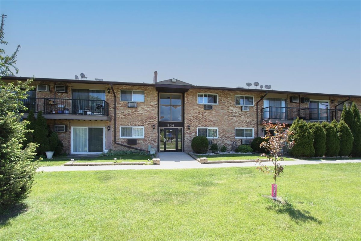 834 East Old Willow Road, Unit 209 Prospect Heights, IL 60070 - Photo 1 of 22