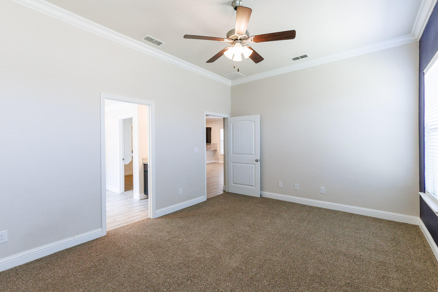13801 Uvalde Avenue Lubbock, TX 79423 - Photo 23 of 46 an empty room with closet and windows