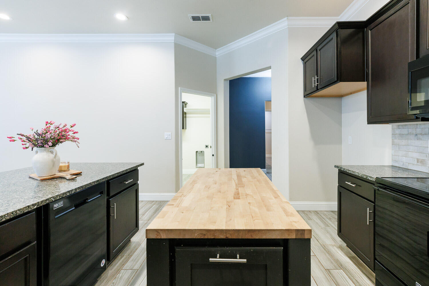 13801 Uvalde Avenue Lubbock, TX 79423 - Photo 9 of 46 a kitchen with a sink and cabinets