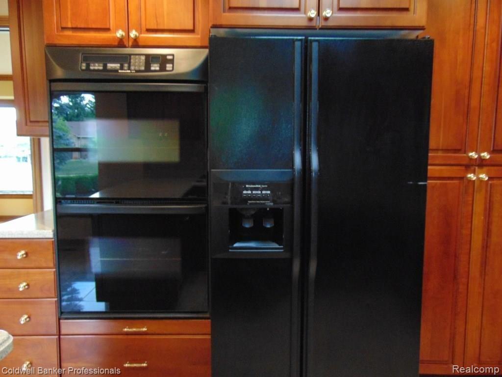 21237 Parklane Road Farmington Hills, MI 48335 - Photo 10 of 56