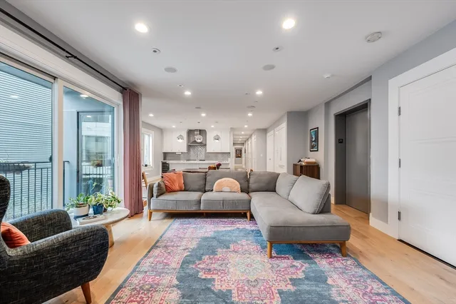 $5,300 | 510 Dorchester Avenue, Unit 2R, Boston, MA 02127