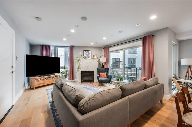 $5,300 | 510 Dorchester Avenue, Unit 2R, Boston, MA 02127