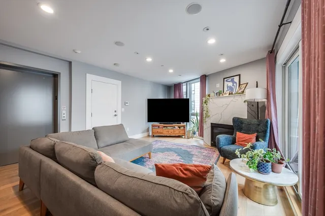 $5,300 | 510 Dorchester Avenue, Unit 2R, Boston, MA 02127