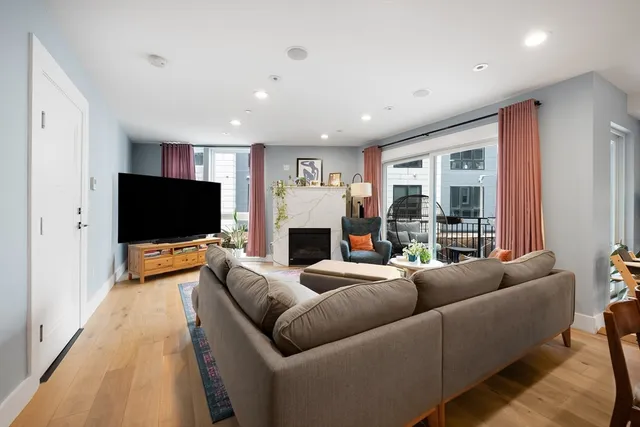 $5,300 | 510 Dorchester Avenue, Unit 2R, Boston, MA 02127