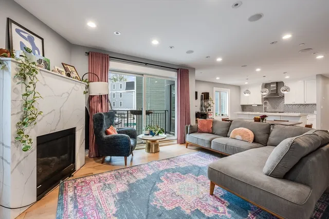 $5,300 | 510 Dorchester Avenue, Unit 2R, Boston, MA 02127