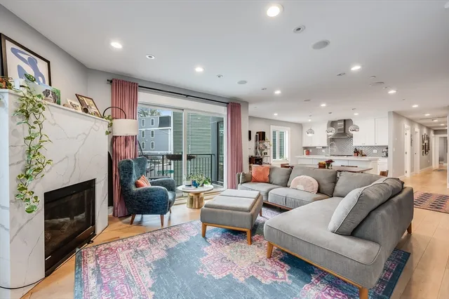 $5,300 | 510 Dorchester Avenue, Unit 2R, Boston, MA 02127