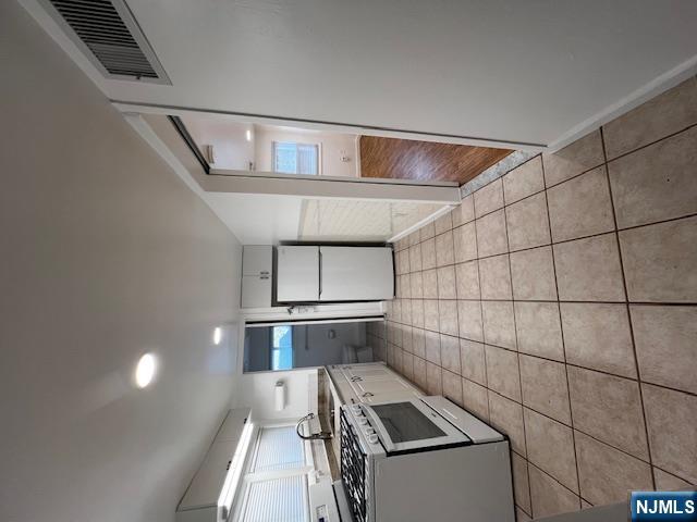 680 Rifle Camp Road Woodland Park, NJ 07424 - Photo 5 of 10