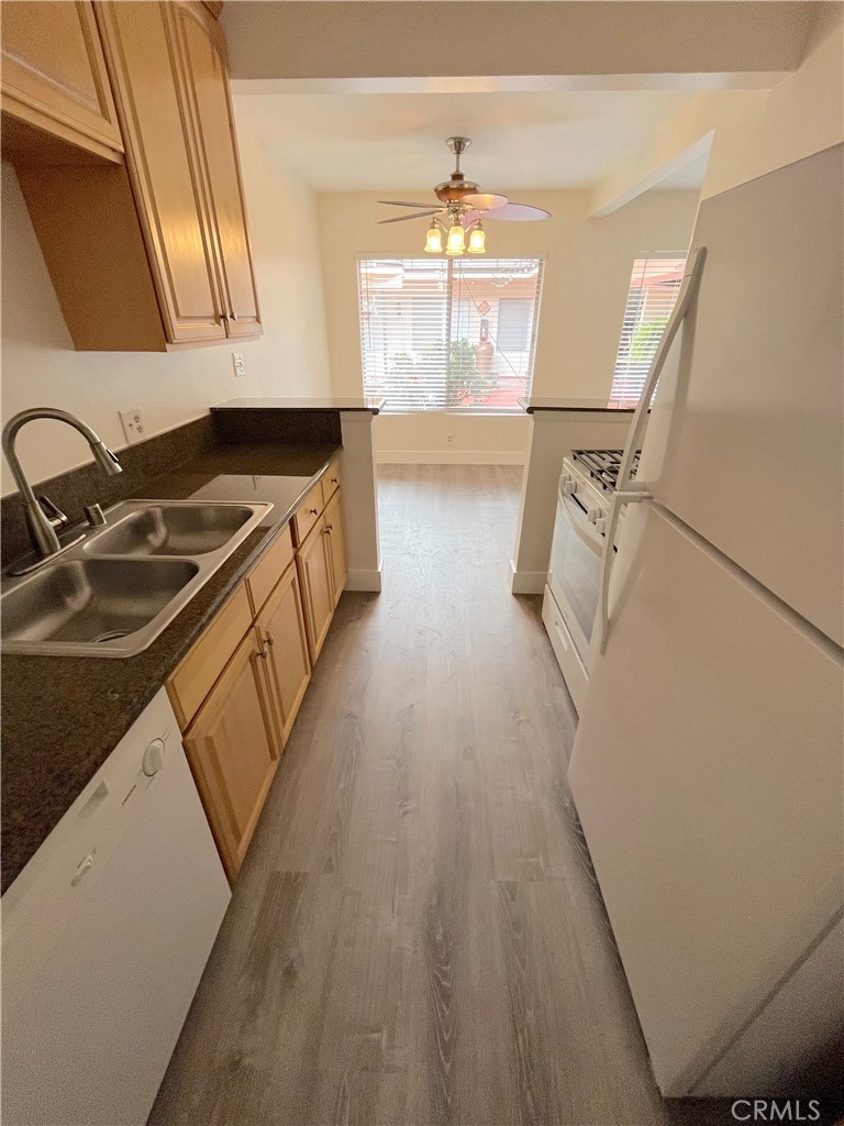 2115 Placentia Avenue, Unit 2 Costa Mesa, CA 92627 - Photo 4 of 29