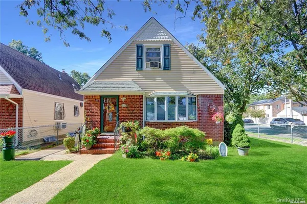 $898,000 | 80-04 268th Street | Floral Park