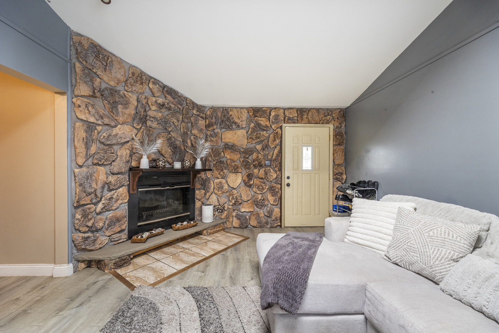 7740 Monitor Avenue Burbank, IL 60459 - Photo 4 of 36