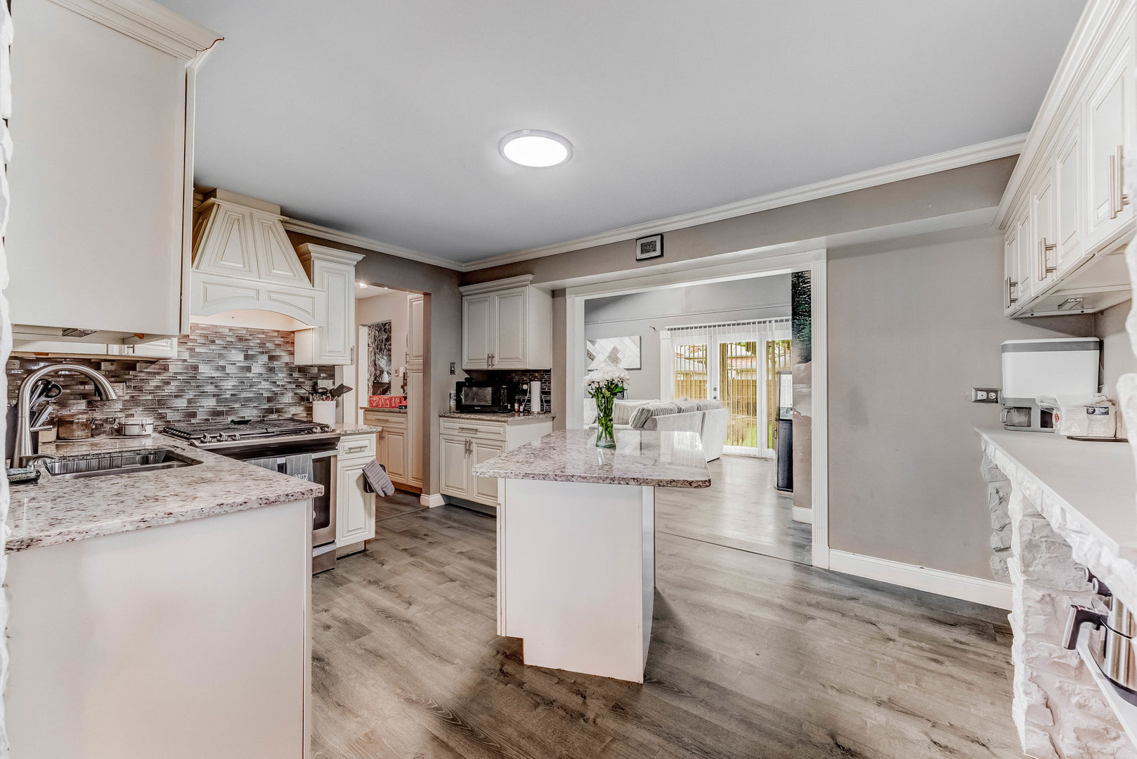 7740 Monitor Avenue Burbank, IL 60459 - Photo 7 of 36