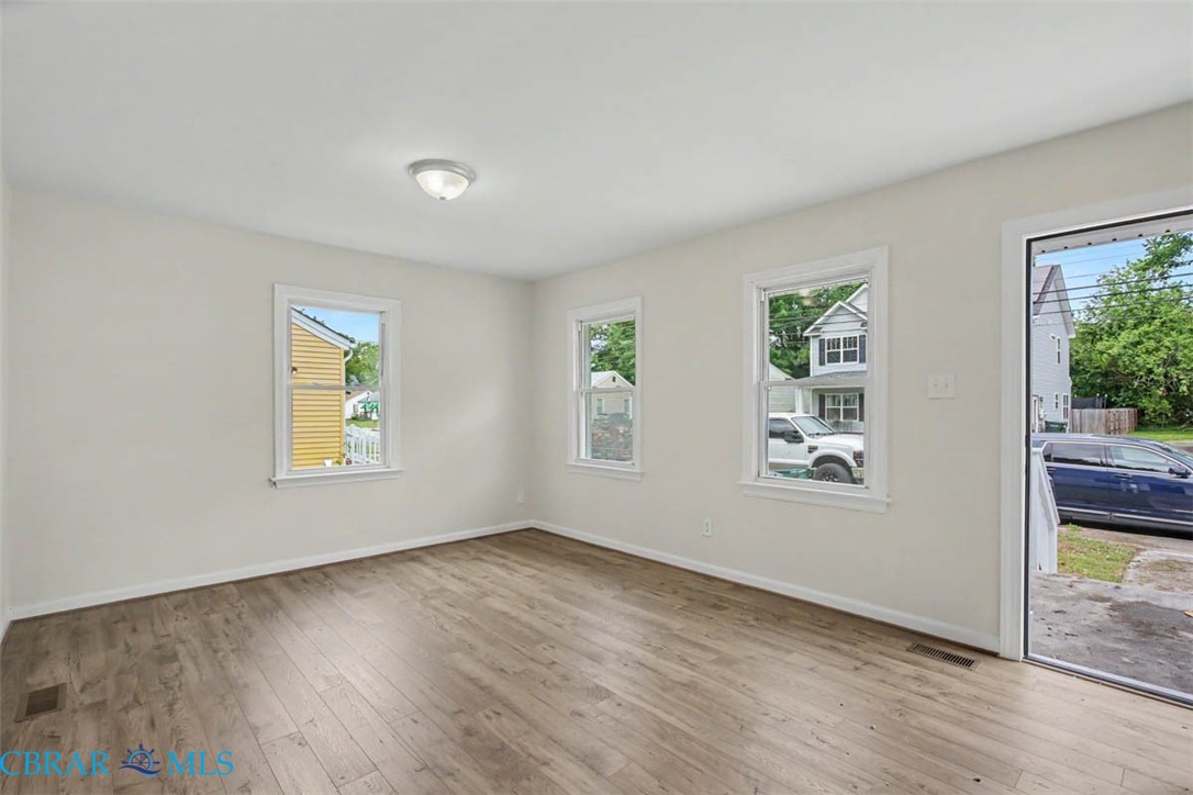 615 Bell Street Hampton, VA 23661 - Photo 10 of 32