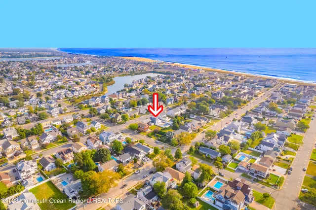 a building outdoor space with lots of tall buildings