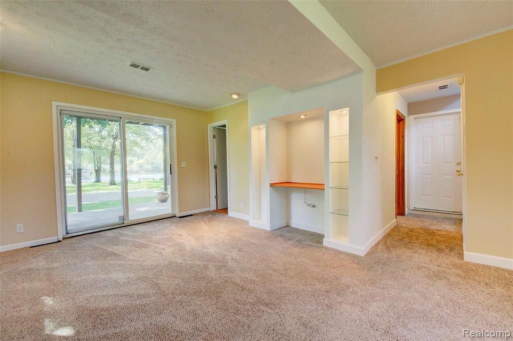 6161 Gordon Road Waterford, MI 48327 - Photo 20 of 53