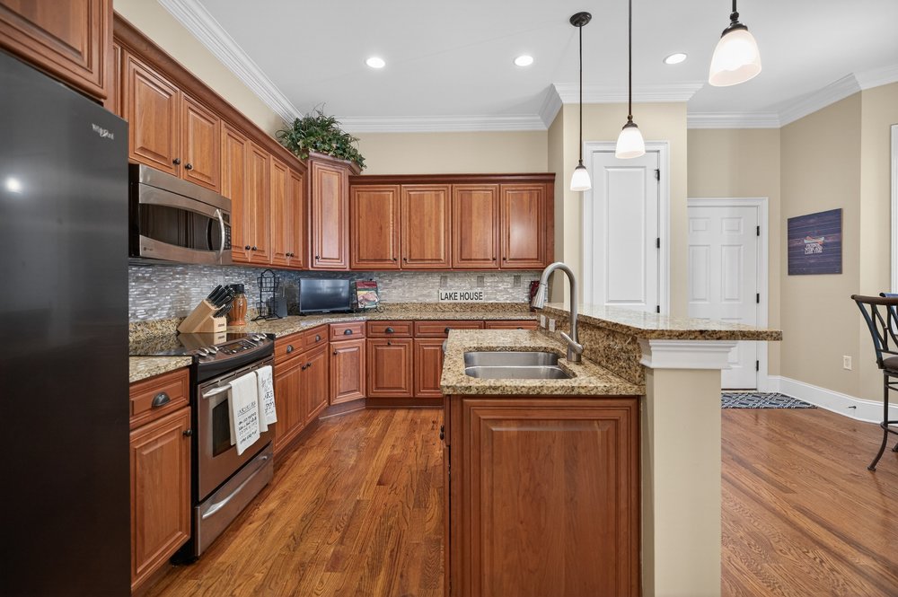 132 Regatta Drive Anderson, SC 29625 - Photo 17 of 50 This spacious kitchen features ample cabinetry, generous counter space, and modern appliances.