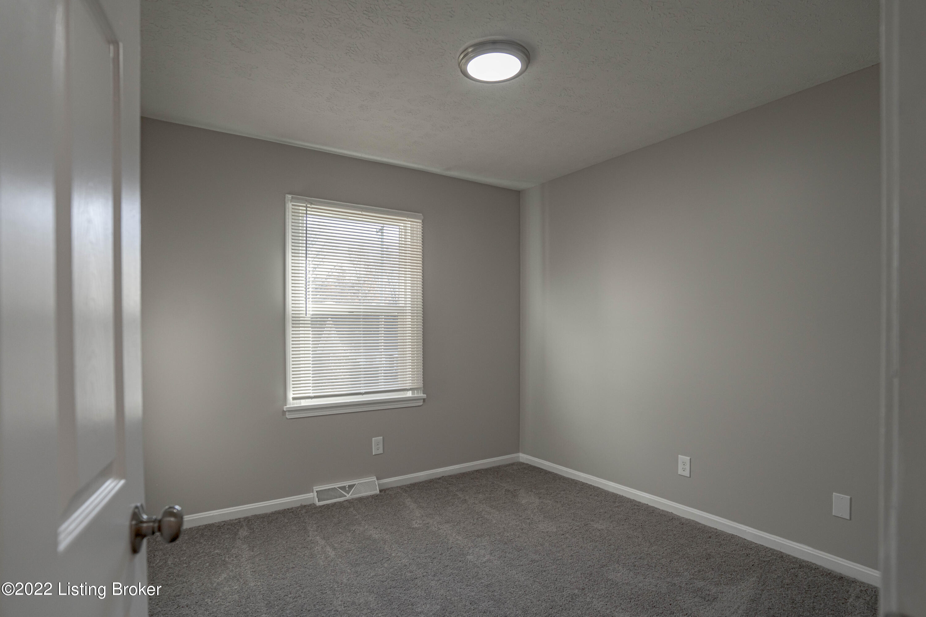 272 Topfield Road Louisville, KY 40229 - Photo 13 of 52 DSC01379