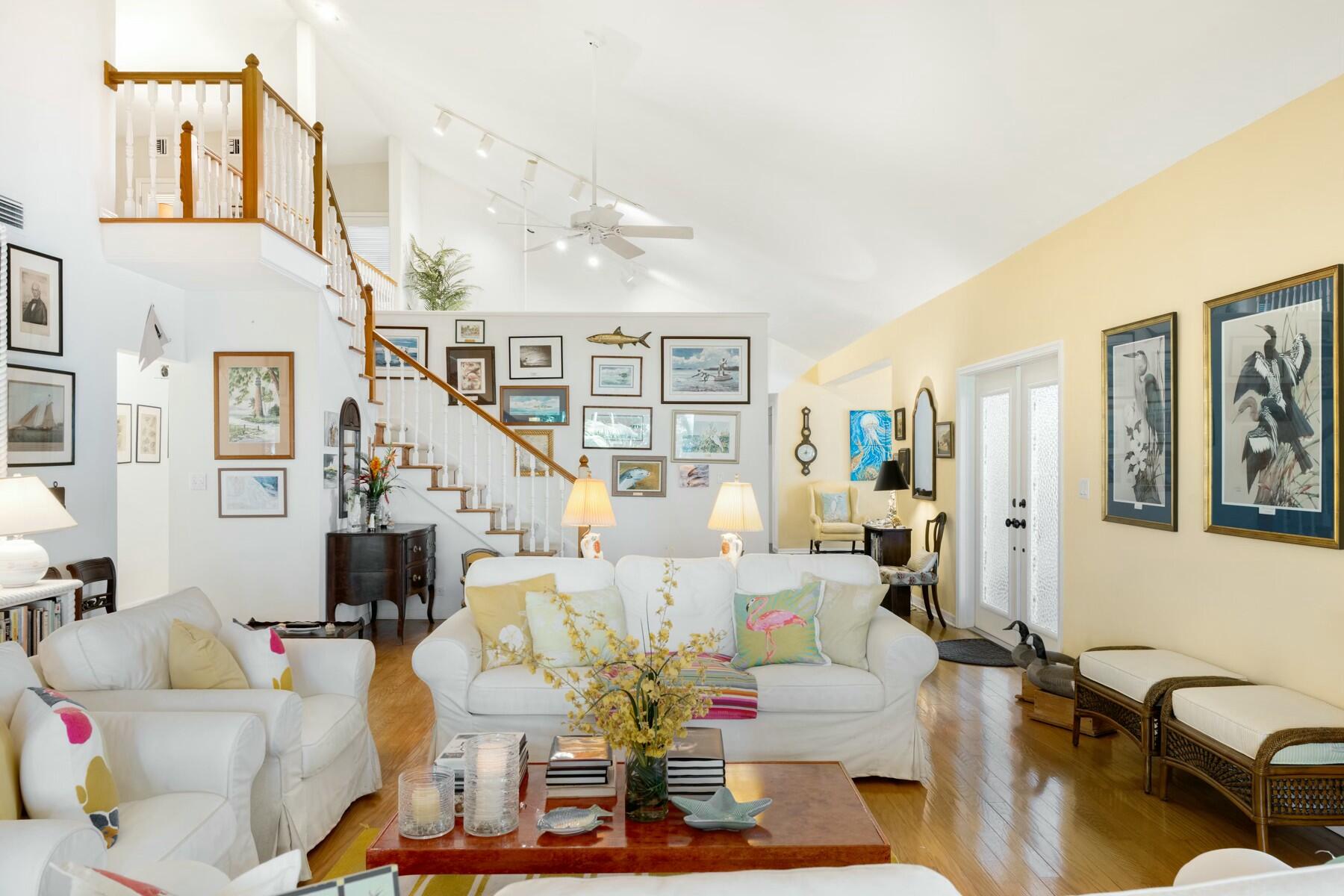 33 Pen Key Drive Islamorada, FL 33036 - Photo 16 of 60 Living Room