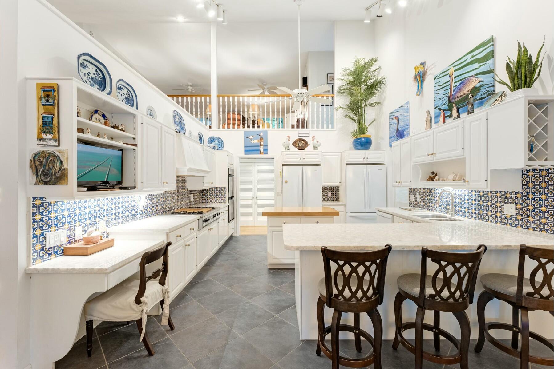 33 Pen Key Drive Islamorada, FL 33036 - Photo 17 of 60 a large kitchen with a table and chairs