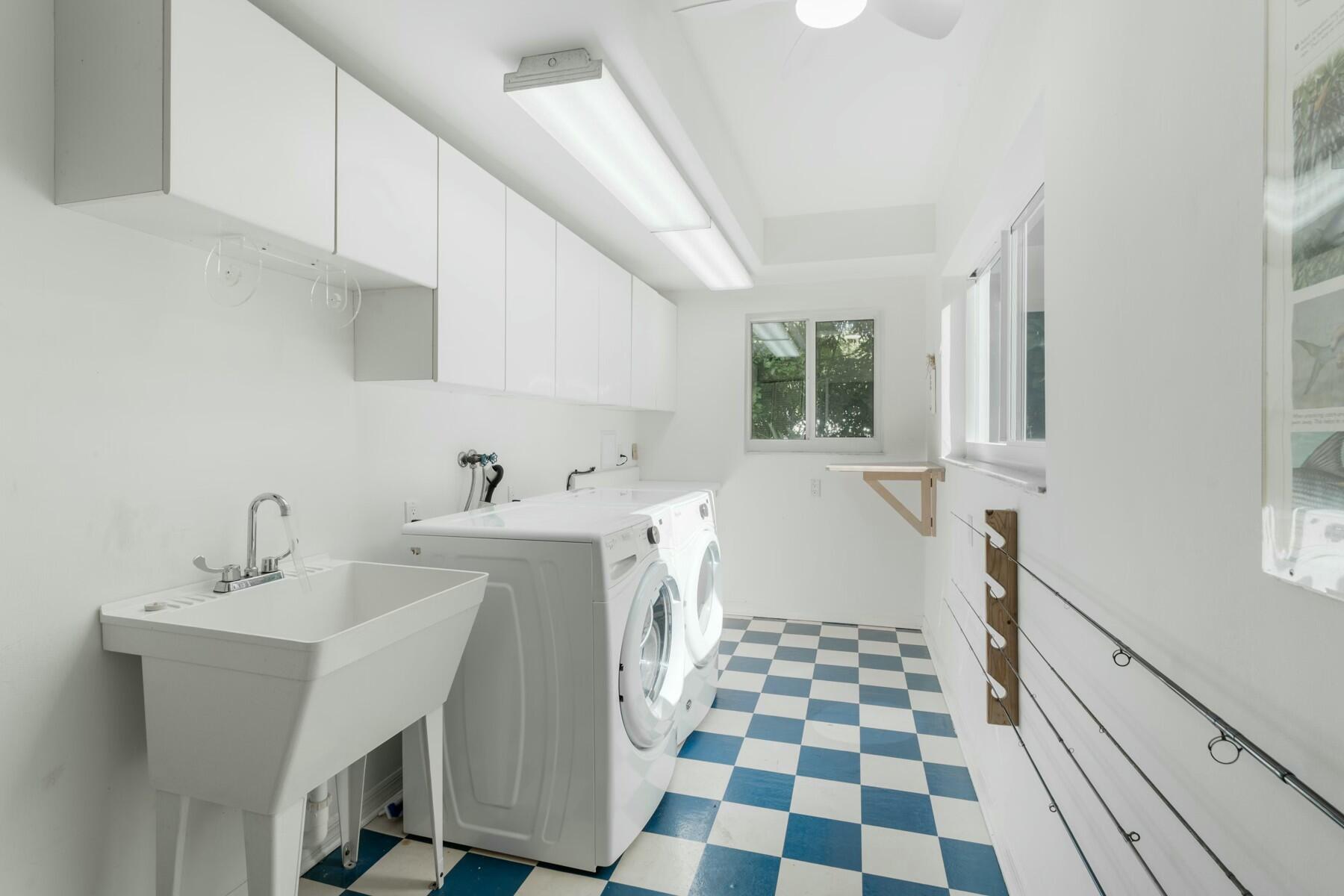 33 Pen Key Drive Islamorada, FL 33036 - Photo 30 of 60 a bathroom with a sink a toilet and a mirror