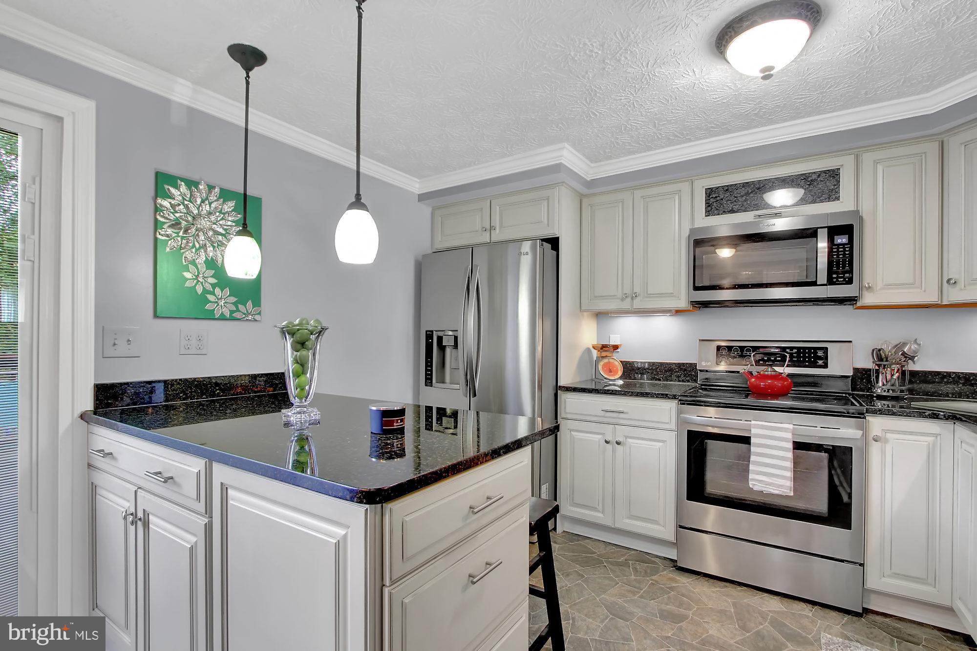 22 Rader Court Baltimore, MD 21234 - Photo 8 of 31 Breakfast bar w/pendant lights
