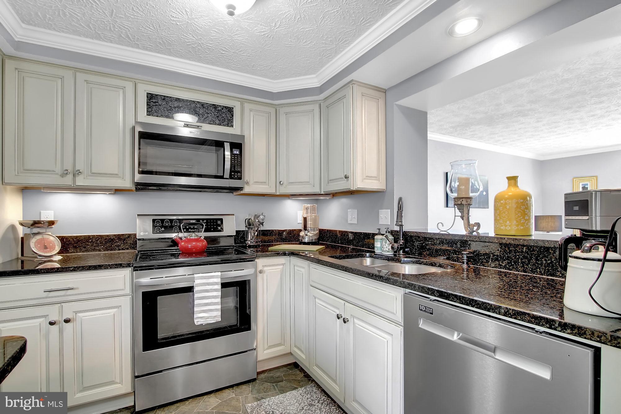 22 Rader Court Baltimore, MD 21234 - Photo 9 of 31 Kitchen: granite counters, stainless appliances