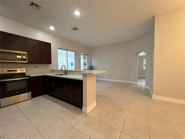 $3,600 | 1975 Northwest 100th Way, Pembroke Pines, FL 33024