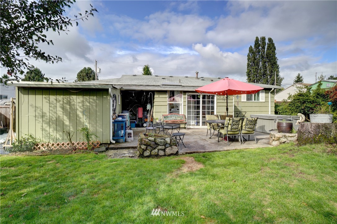 16116 119th Avenue Southeast Renton, WA 98058 - Photo 15 of 20 an outdoor space with furniture and umbrella