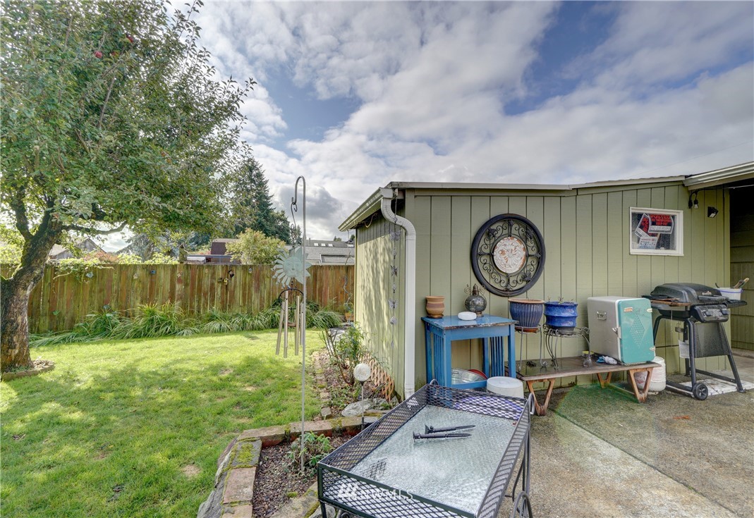 16116 119th Avenue Southeast Renton, WA 98058 - Photo 18 of 20 a wooden bench sitting in front of a building