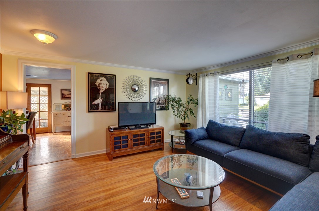 16116 119th Avenue Southeast Renton, WA 98058 - Photo 4 of 20 a living room with furniture and a flat screen tv