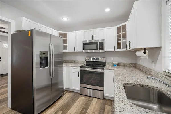 $2,300 | 1605 West Knollwood Street, Tampa, FL 33604