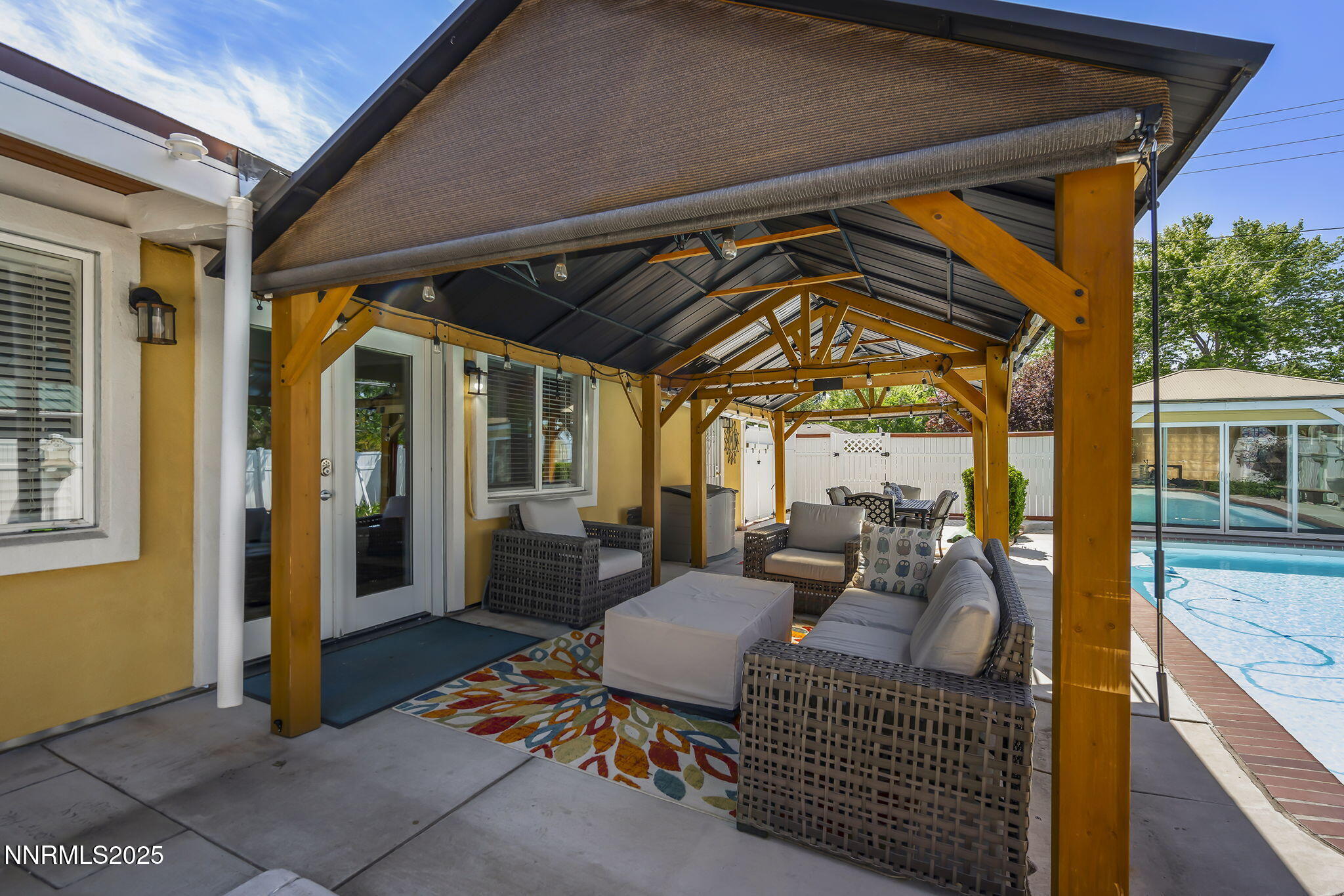 2195 West Plumb Lane Reno, NV 89509 - Photo 24 of 27 a living room with furniture