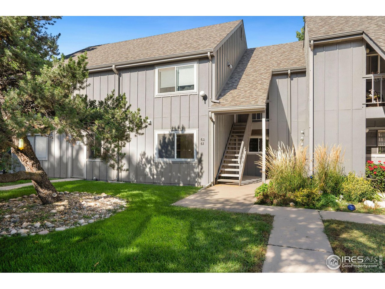 a view of a back yard of the house