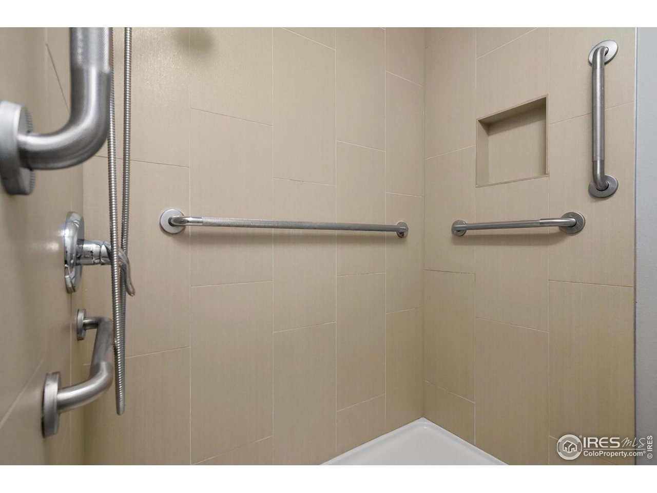 801 East Drake Road, Unit 61 Fort Collins, CO 80525 - Photo 16 of 23 a picture of a bathroom