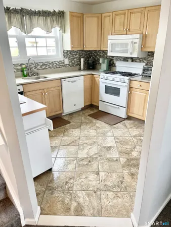 $2,500 | 2390 State Street, Unit 7F, Hamden, CT 06517