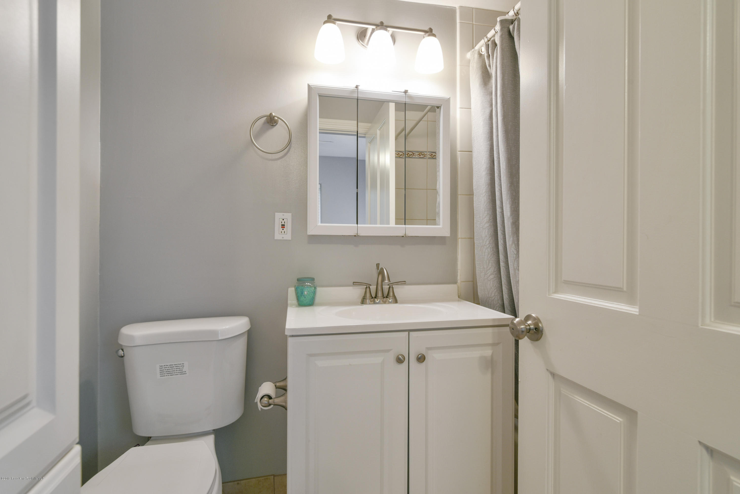 804 Monterey Road South Pasadena, CA 91030 - Photo 15 of 29 en-suite bath