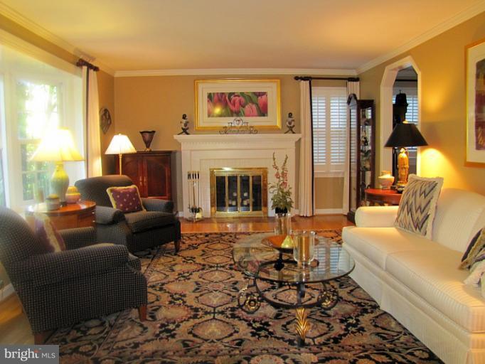 810 Villa Ridge Road Falls Church, VA 22046 - Photo 17 of 29 Living Room