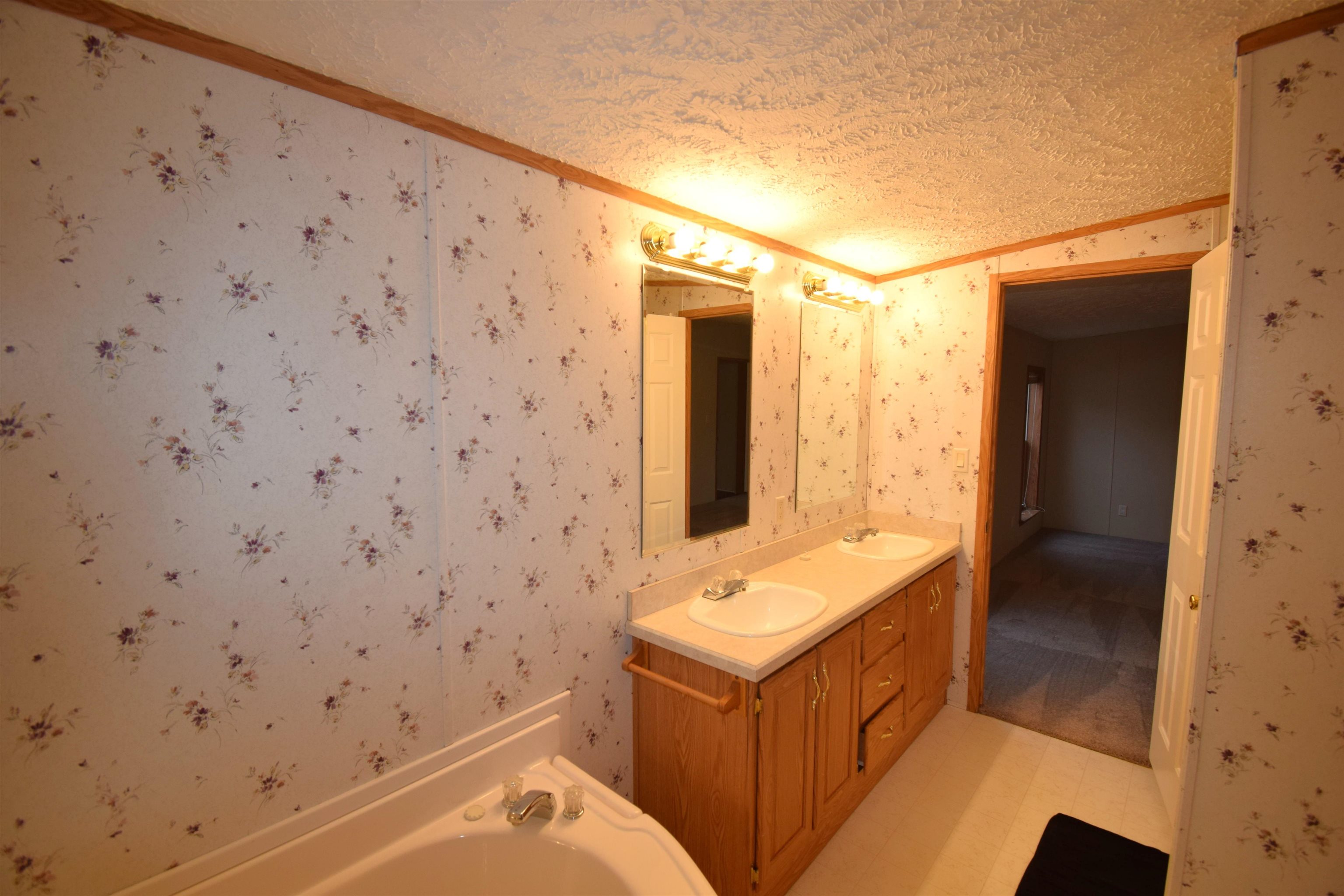 6 Georges Lane Fremont, NH 03044 - Photo 19 of 41