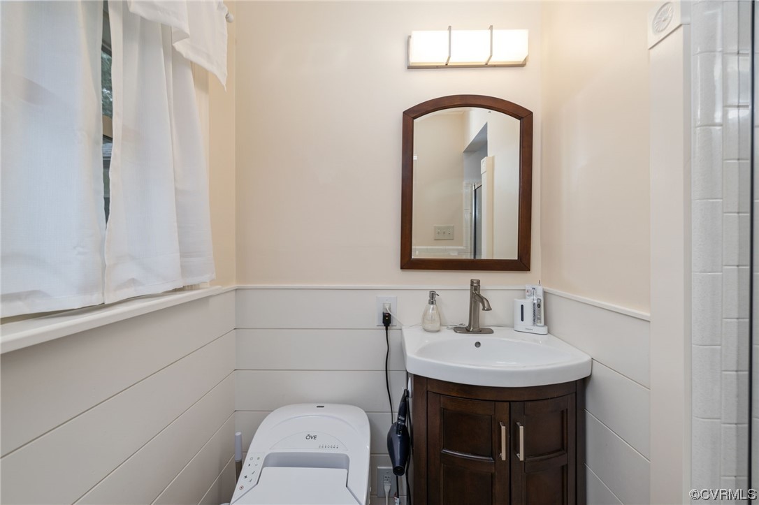 2730 West Brigstock Road Midlothian, VA 23113 - Photo 29 of 49 a bathroom with a sink and a mirror