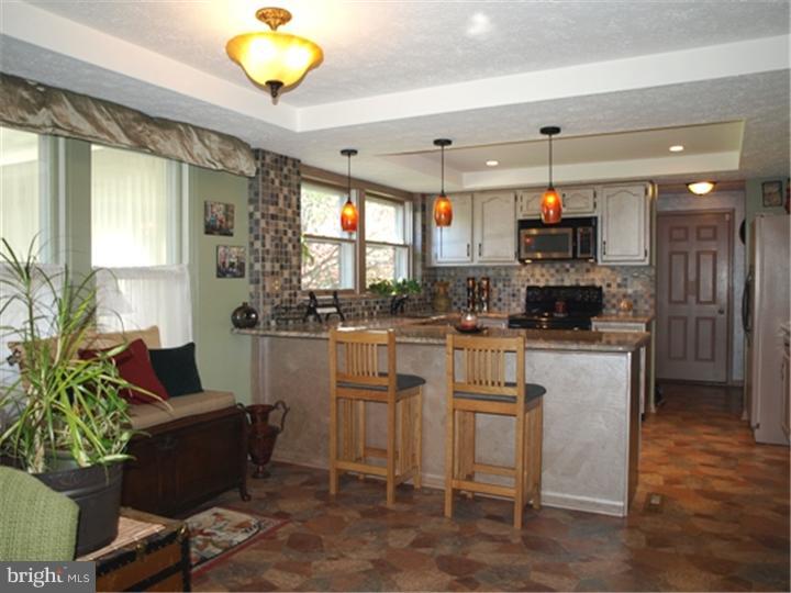2002 Spring Valley Road Lansdale, PA 19446 - Photo 3 of 23 Gallery Image 3